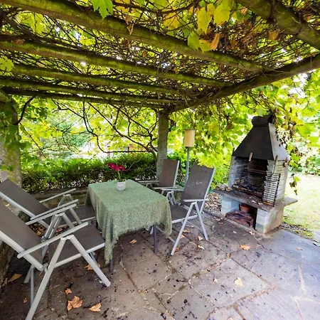 Swiss - 2 Bedroom Close To Eth Apartman