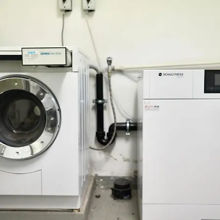 Swiss - 2 Bedroom Close To Eth Apartman